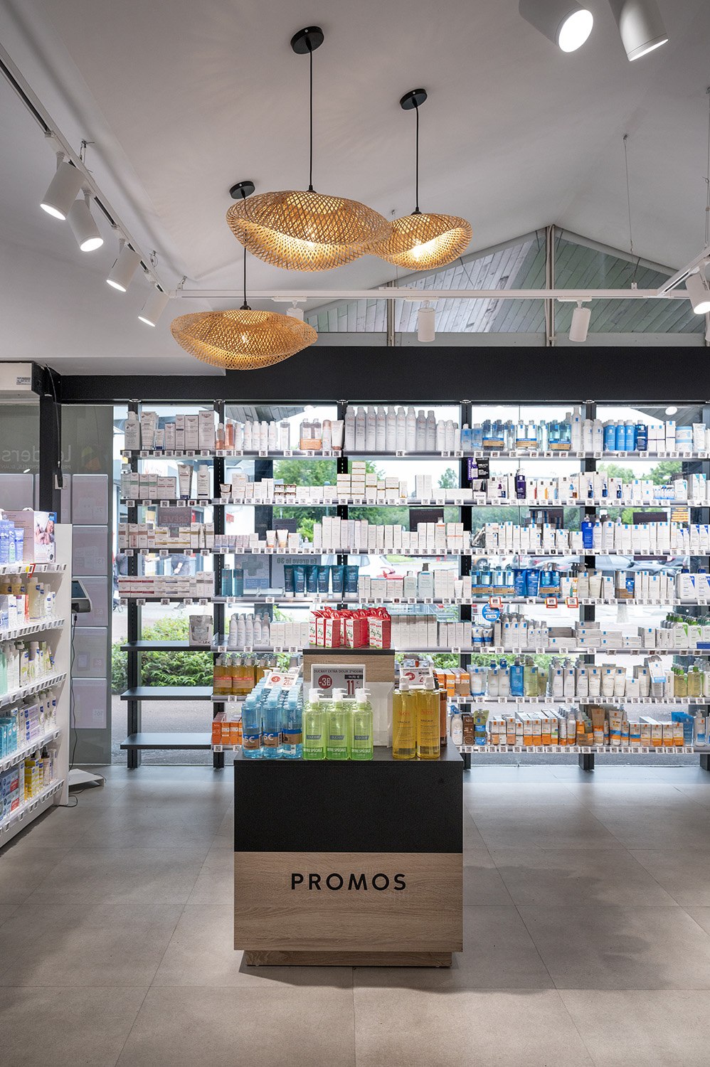 Pharmacie Brigitte — détail du projet